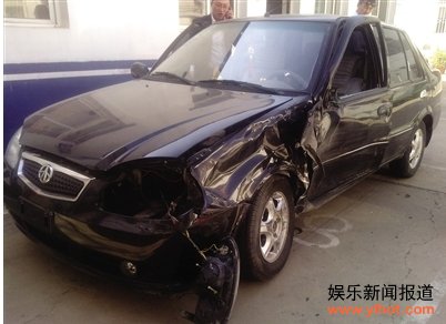 奔驰车主殴打挡路车司机：开个破夏利，不想活了